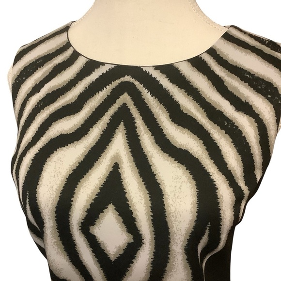 BISOU BISOU BLACK & WHITE PATTERNED SLEEVELESS MIDI DRESS/ Size 10 - Picture 4 of 11